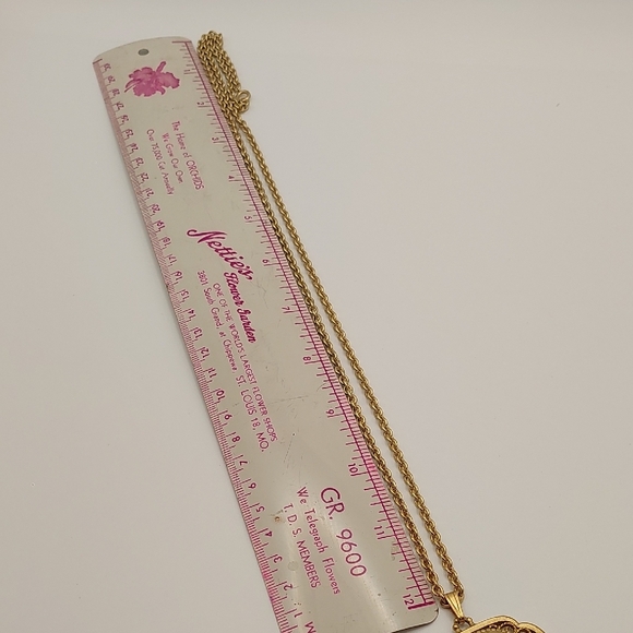 Avon 70's 'Yesteryear' Gold-Tone Photo Locket Necklace Blue Stone Pendant EVC - Picture 16 of 17